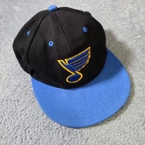 Max Headgear Mens OSFM Snapback Hat Black Blue St. Louis Blues NHL Logo Cap